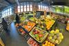 Eine Obst- und Gemüseabteilung im deutschan LEH