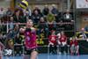 Pink Lady feiert Meister-Titel mit Volleyballerinnen