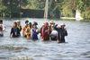 Thai people brave the floods