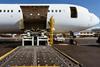 Flugzeug bei der Beladung