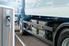 Der Handelsverband Deutschland (HDE) kritisiert die Pläne der Bundesregierung, die Ausgaben für das Förderprogramms KsNI für E-Lkw massiv zu kürzen.