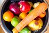 Lebensmittel im Müll - © maurisole - Fotolia