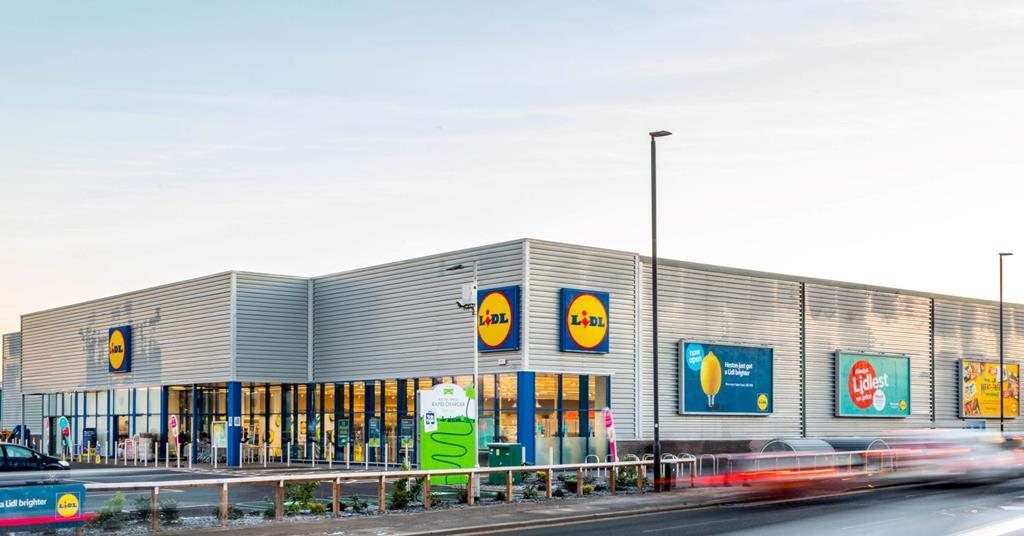 Lidl offers store finder's fee in fight for new customers