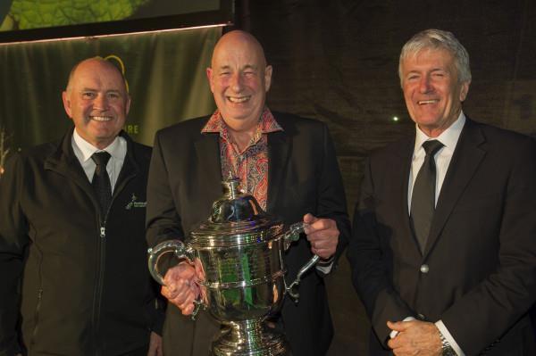 Mike Chapman recognised for career | Article | Fruitnet