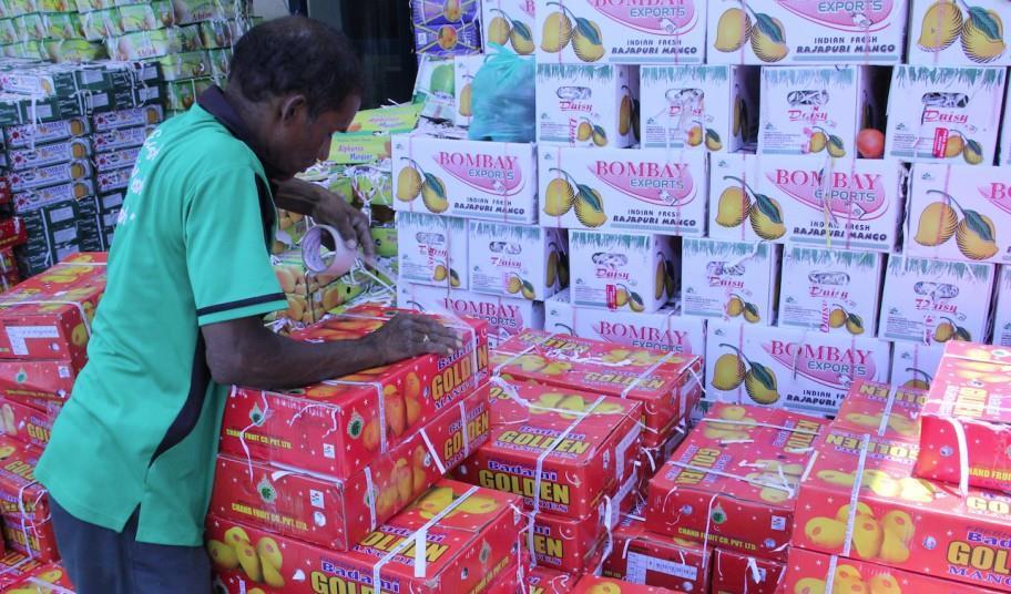 UAE restricts access to Indian mangoes Article