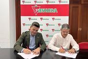 Freshuelva president José Antonio Martín, left, with Fernando González, president of Huelva Riega
