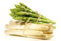 weisser und grüner spargel-ExQuisine_AdobeStock_20969057