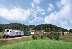 Zug der HHLA-Bahntochter Metrans