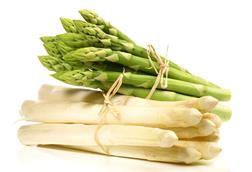 weisser und grüner spargel-ExQuisine_AdobeStock_20969057