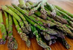 gruener spargel