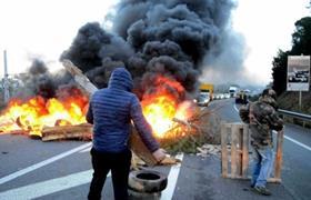 French farmers rioting