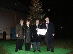 The Mayor is pictured with wife Wenda, tenants' association chairman John Olney, far right, and market superintendent Mike Culverwell, far left.
