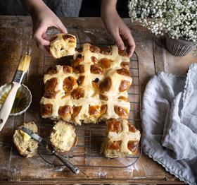 SA currants hot cross buns