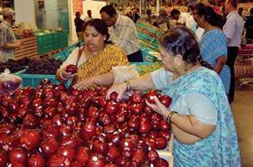 Reliance Wholesale Retail apples India