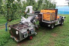 Japanese apple pear robot harvester picker