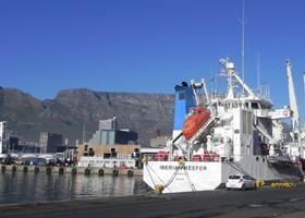 Iberian reefer loading in Cape Town
