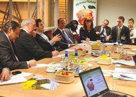 French apples round table
