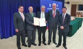 Chilean ag minister Carlos Furche at signing of walnut protocol in China