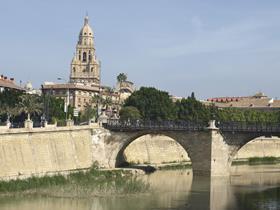 ES iStock Murcia-The church of Santa Maria and the old bridge