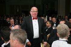 Matthews marks retirement with award