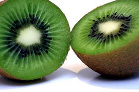 GEN kiwifruit credit Rob Qld