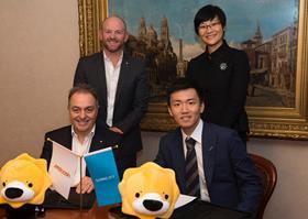Suning Holding Steven Zhang signs MOU with Metcash Ian Morrice