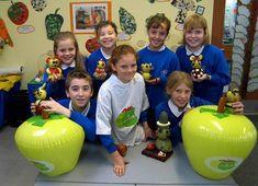 Inspired by Charlotteâ€®s creativity, head teacher Jenny Henshaw organised an â€?applethonâ€® character-making class on March 18 with the help of Le Crunch apples