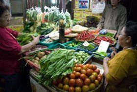 ID Indonesia wet market vegetables