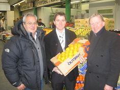 L-r: Roger Garber of Premier Fruits in NCGM, Matt Odonohoe, Capespan's NCGM sales manager and Martin Dunnett, Capespan trading director