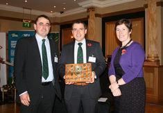 Gresty is pictured (centre) with fellow Nuffield scholar Paul Fox (l) and Farmers' Guardian editor Emma Penny