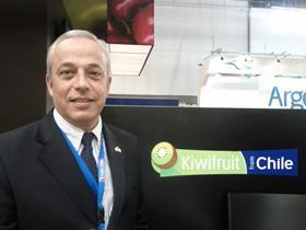 CL Chilean Kiwifruit Committee 2013 president Carlos Cruzat - FL review pict