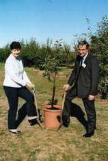 The minister plants a Gala tree with Balicki