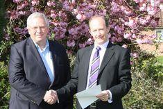 Colin Gutteridge (l) of EMR and Dr Martin McPherson of STC