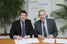 Gavin McNally, managing director of  Chingford Fruit and, right, Lykele van der Broek, chief operating officer of Bayer CropScience.