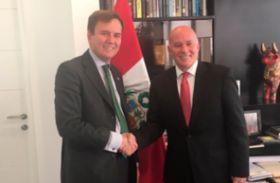 UK minister Greg Hands with Eduardo Ferreyros