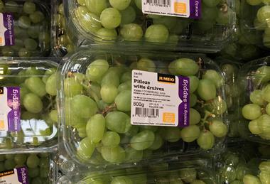 NL Indian grapes on sale in Jumbo