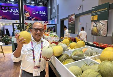 Novianto showed Fruitnet the new varieties at Asia Fruit Logistica in Hong Kong