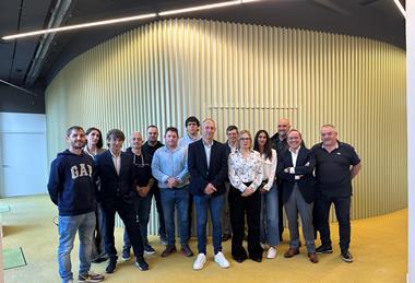 Andreu Viladegut (en el centro) con la Junta de Afrucat (còpia)