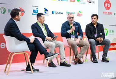 L-r: Asiafruit editor John Hey with Jae Chun, George Jessett and John Early at the Asiafruit Knowledge Centre
