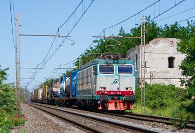 Ein alter Güterzug in Italien