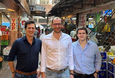 Menno van Breemen (pictured left) visiting Mumbai wholesale markets