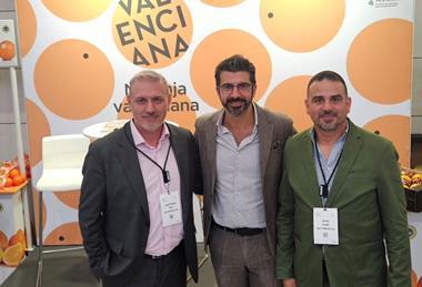 José Enrique Sanz, left, with the Valencian Citrus PGI team at Aecoc