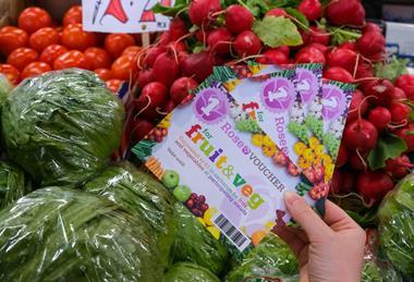 Each week, so-called Rose Vouchers are distributed to people on low incomes with diet-related health conditions