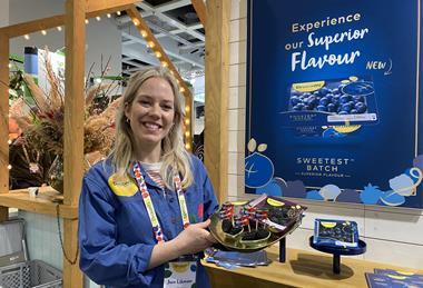 Jana Lehmann showed Fruitnet the new packs at Fruit Logistica 2025