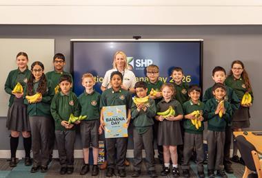 Marlena Chambers from SHP Group with Leagrave Primary School pupils