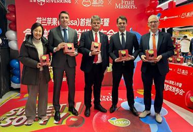 Yan Su Tsjeard Hoekstra Erik Smidt Dutch Embassy Beijing Fabien Dumont FruitMasters Karel van Bommel Tessa apples