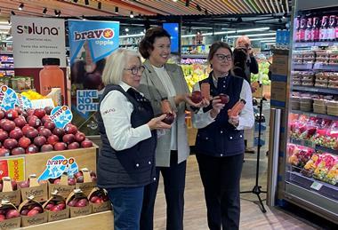 (l-r) Ann Lyster, Jackie Jarvis and Jenny Mercer at the Soluna Apple Juice launch