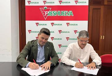 Freshuelva president José Antonio Martín, left, with Fernando González, president of Huelva Riega