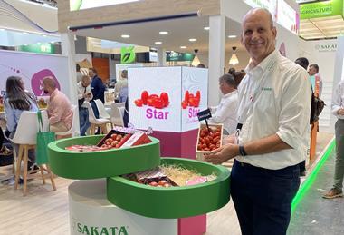 Wilko Kamerling with the new Saiko Star tomato