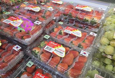 Korean strawberries in Vietnam retail Fruitnet